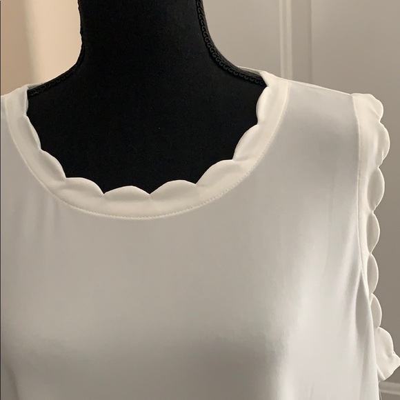 Kasper Plus Vanilla Ice Sleeveless Scallop Trimmed Scoop Neck Top - 1X - Picture 2 of 6